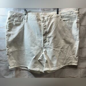 NWT Old Navy white jeans shorts women’s size 26‎
